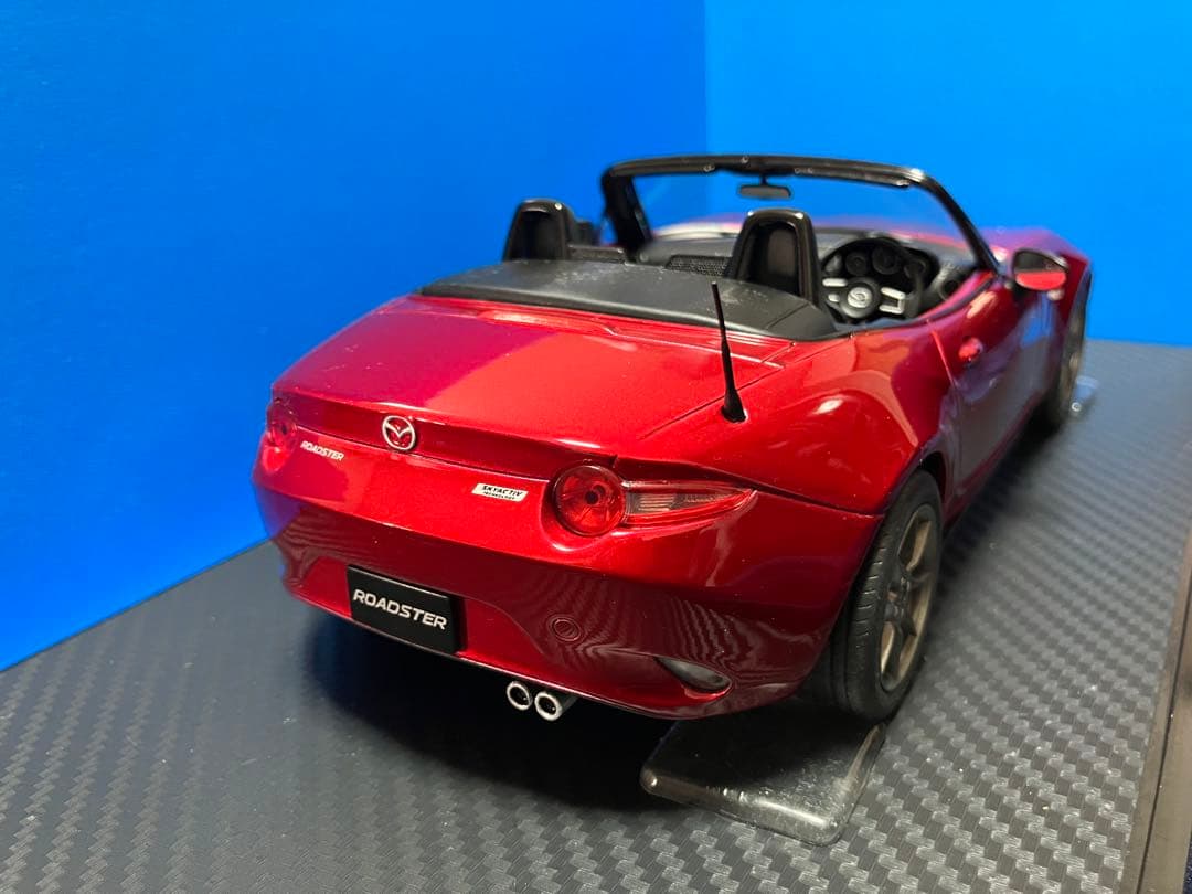 マツダ NDロードスター 1/18スケール ミニカー