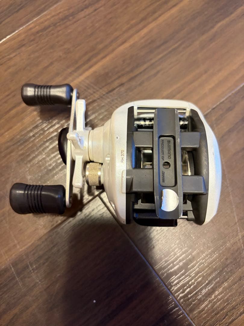 SHIMANO スコーピオン　クイックファイアー　ベイトリール ホワイト