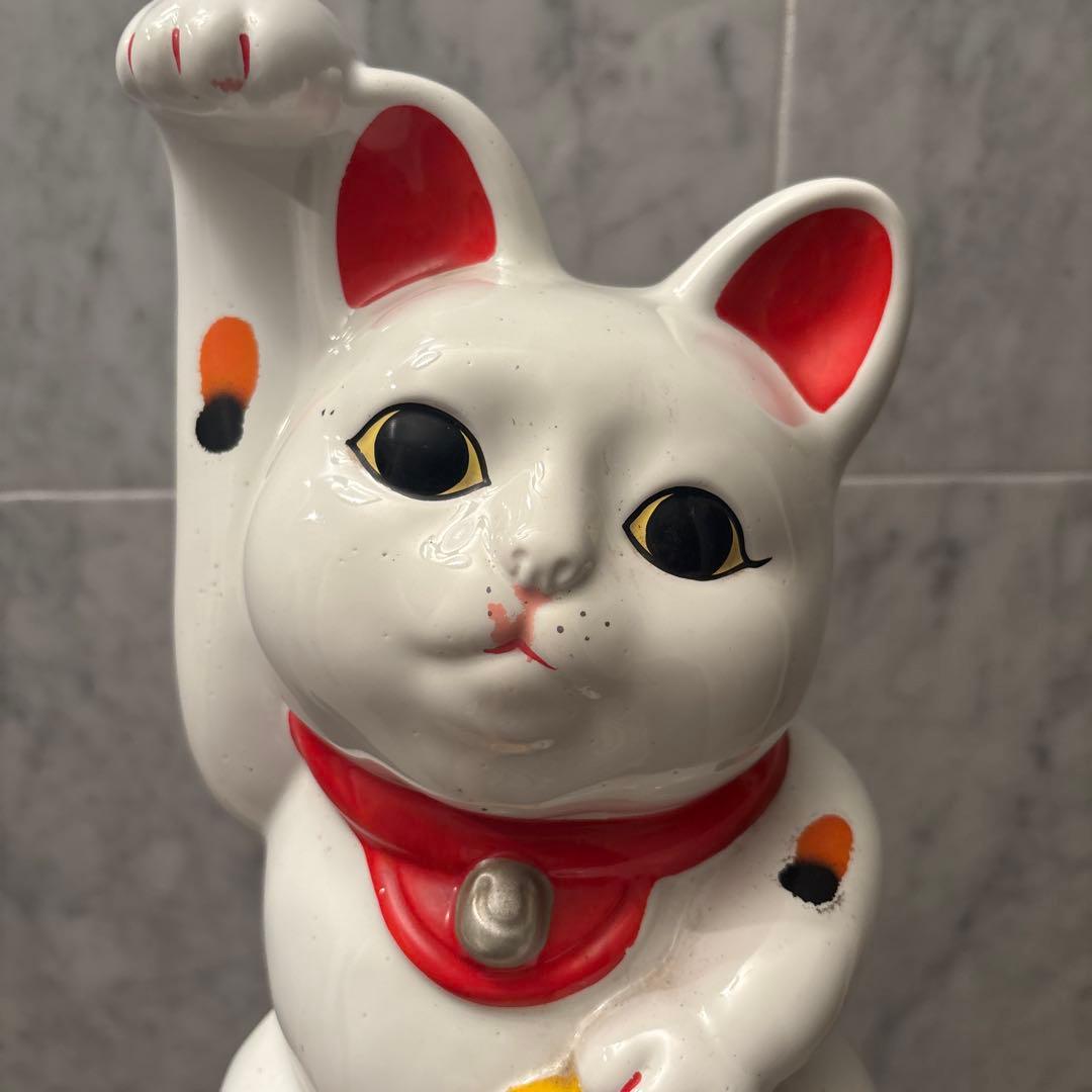 ヴィンテージ手描きの瞳やふっくらとしたお顔が美しい招き猫
