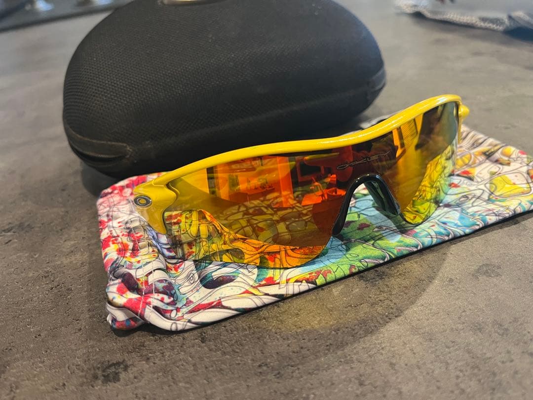 Oakley レーダーロック(カスタム) イエロー