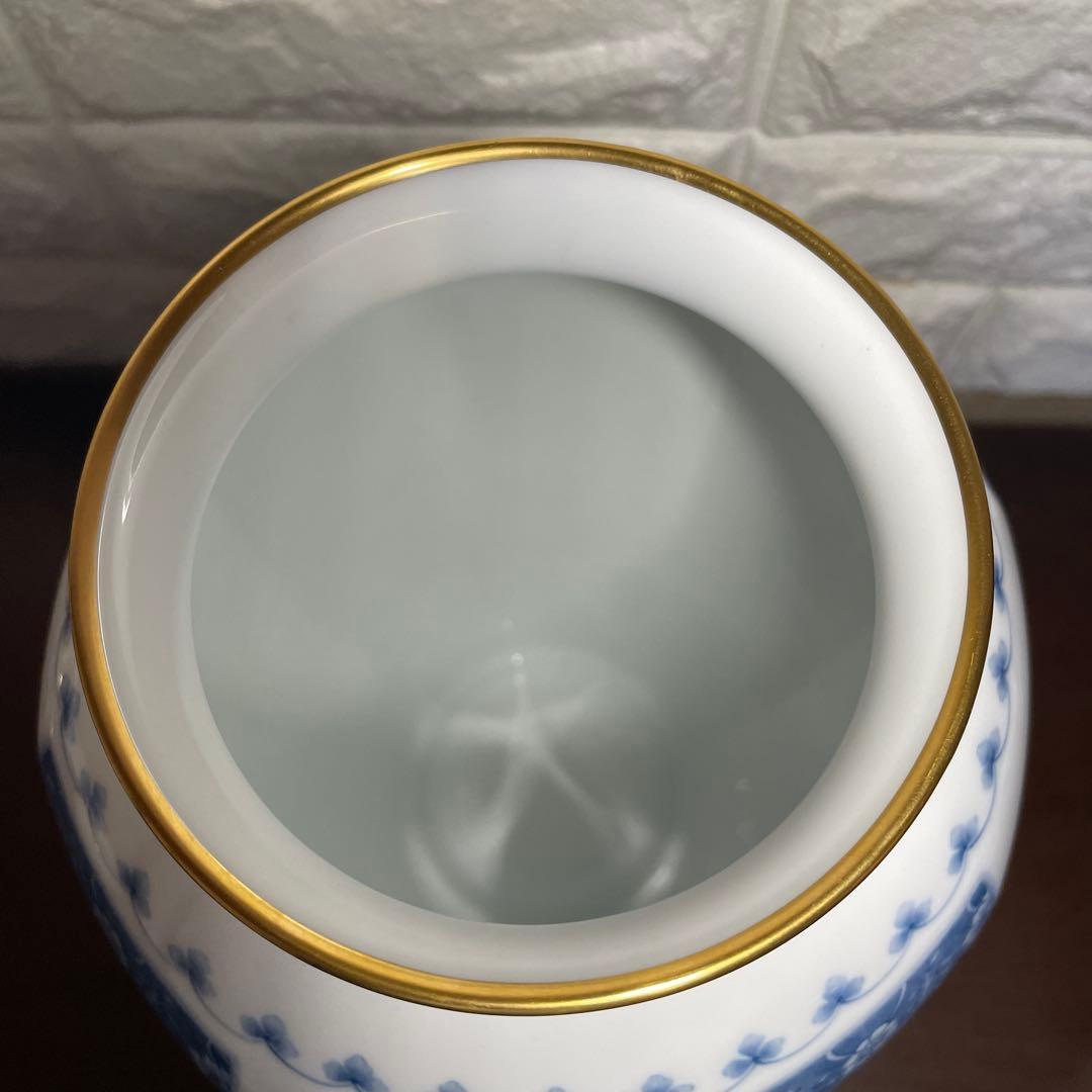 大倉陶園 フラワーベース 花瓶 壺 白磁 ブルー 染付 唐草 28cm