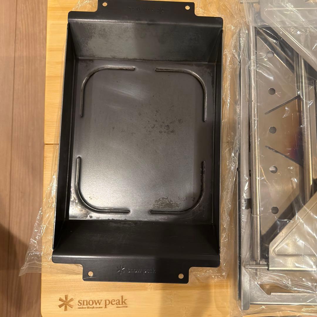 美品　 peak 焚き火台SR ＋ 鉄板焼き