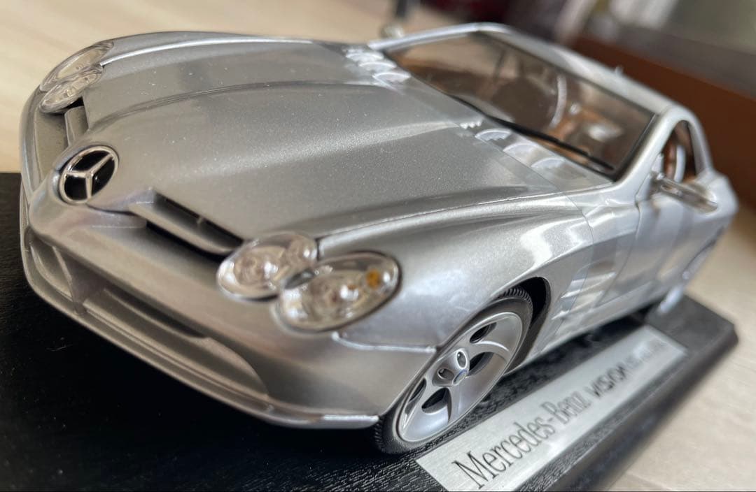 絶版新品　メルセデスベンツ/ 1/18 VISION SLR シルバーメタリック