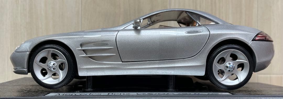 絶版新品　メルセデスベンツ/ 1/18 VISION SLR シルバーメタリック