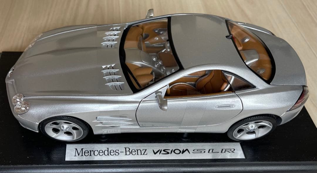 絶版新品　メルセデスベンツ/ 1/18 VISION SLR シルバーメタリック