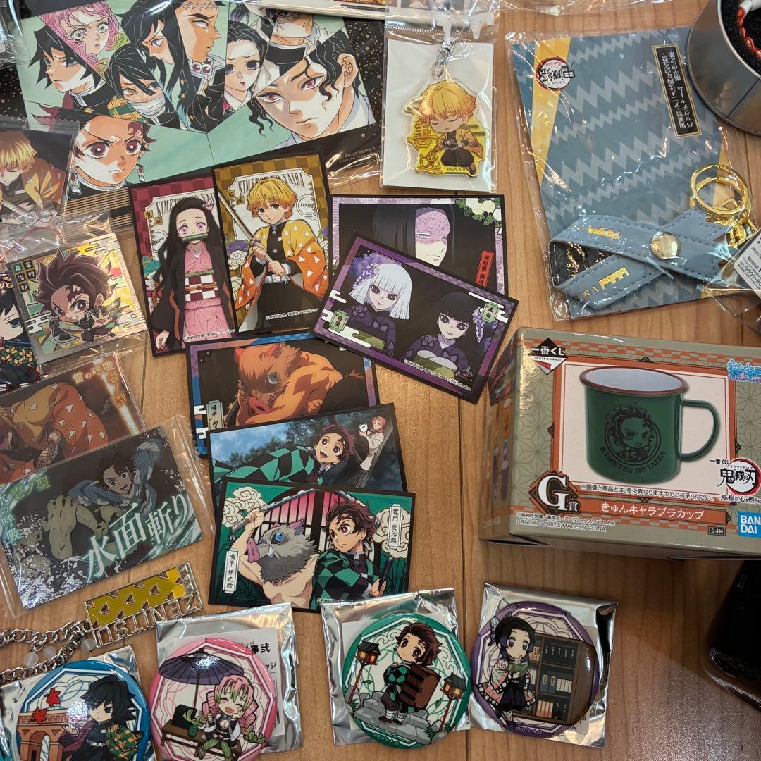 鬼滅の刃 グッズ まとめ売り アニメ 缶バッジ クリアファイル 大量