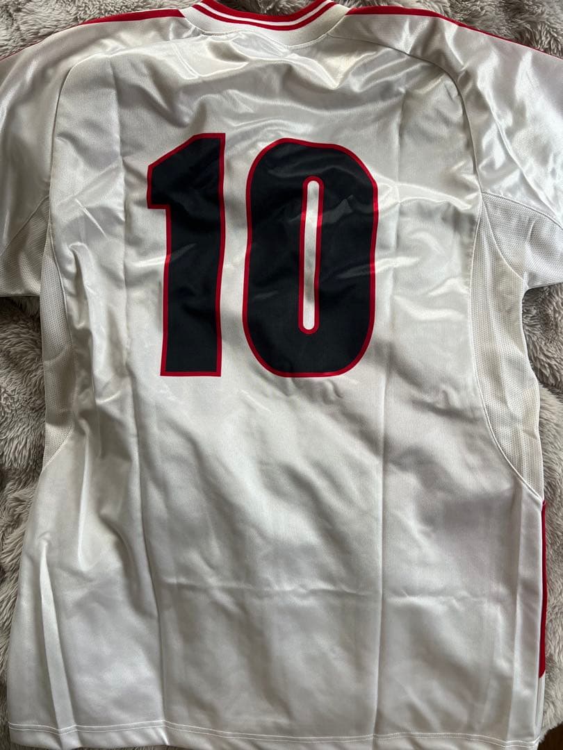 3/31迄値引！Mizuno サッカーシャツ 10番 サイン入 アイマール