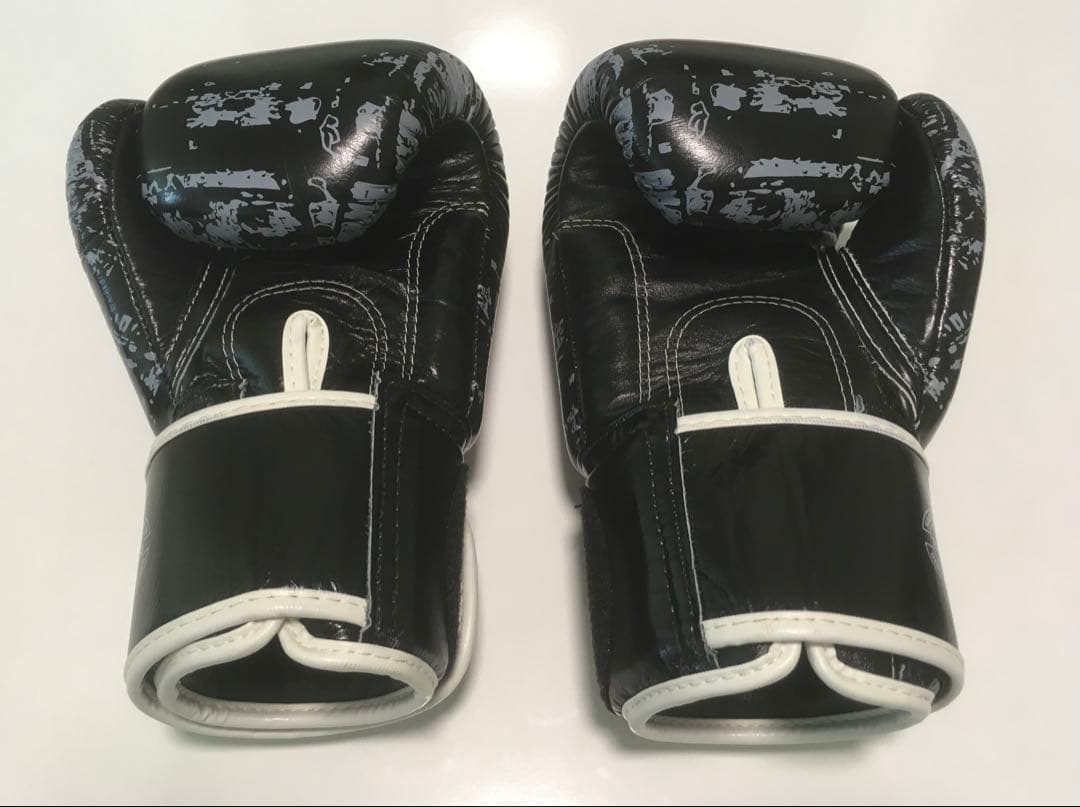Fairtex 8oz ボクシンググローブ　ペイントブラックピンク