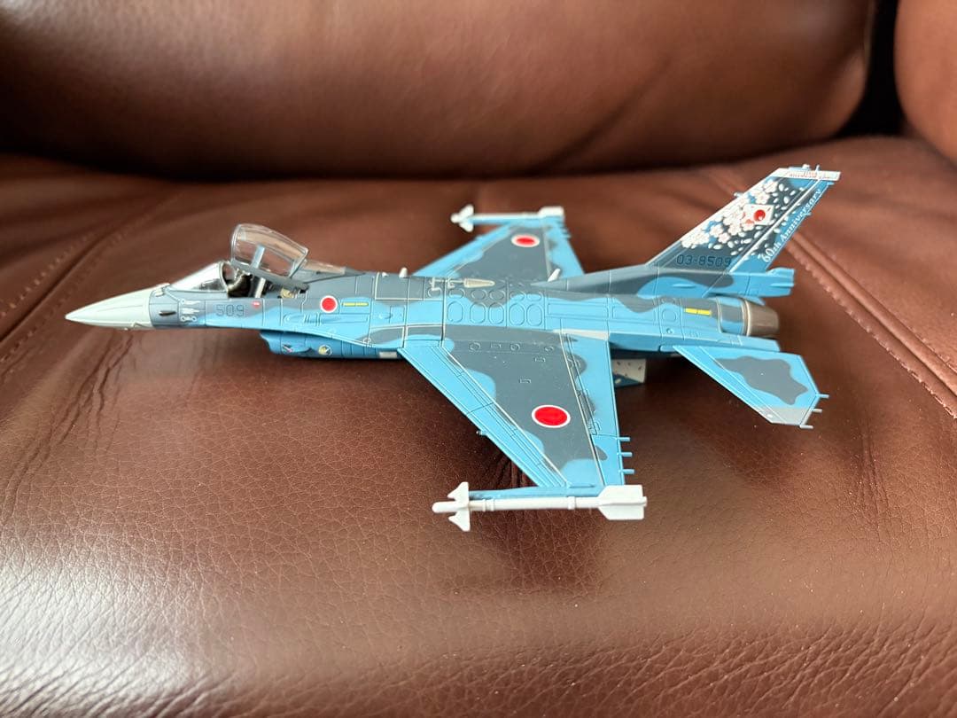 ホビーマスター 航空自衛隊 F 2 A 支援戦闘機　60周年記念塗装1/72