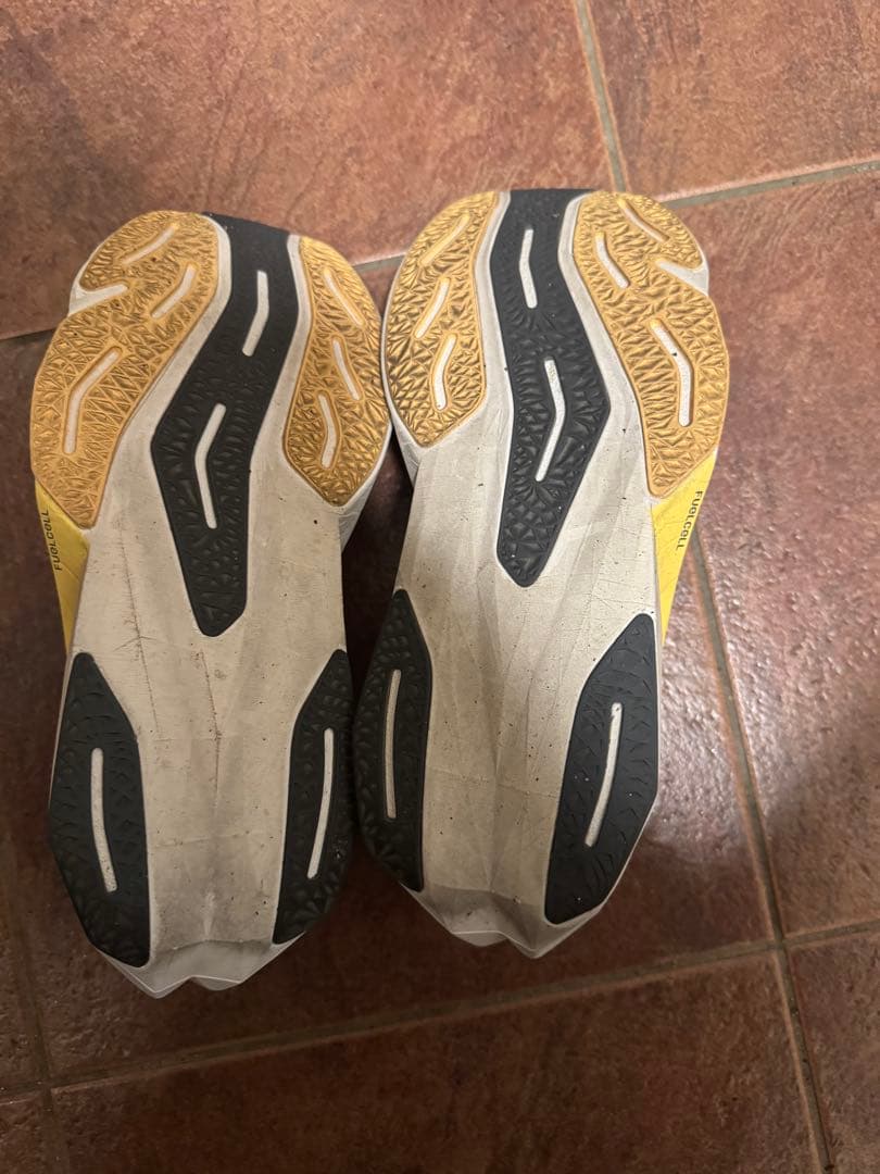 スパイク・シューズ New Balance Fuelcell Rebel V4