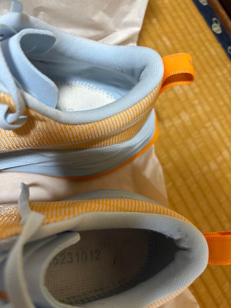 asics アシックス　スーパーブラスト　25.5