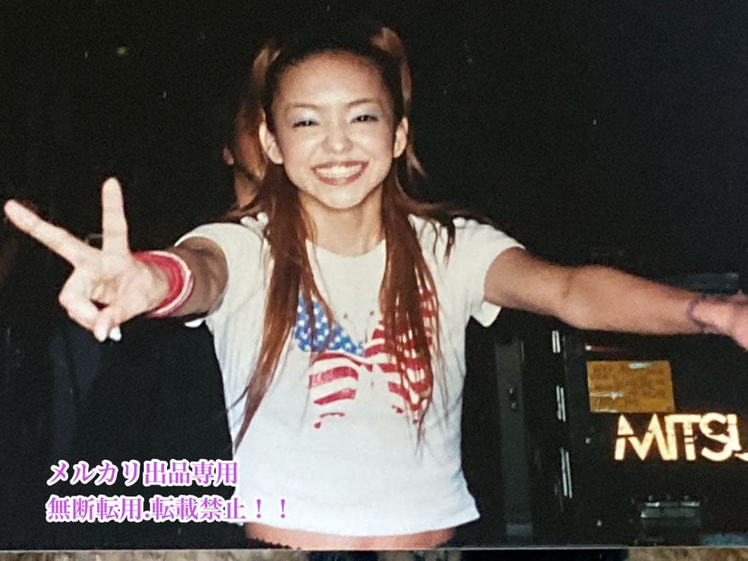 値下げ　超美品　超レア　安室奈美恵さん公式グッズ写真４枚＋ニュースペーパーセット