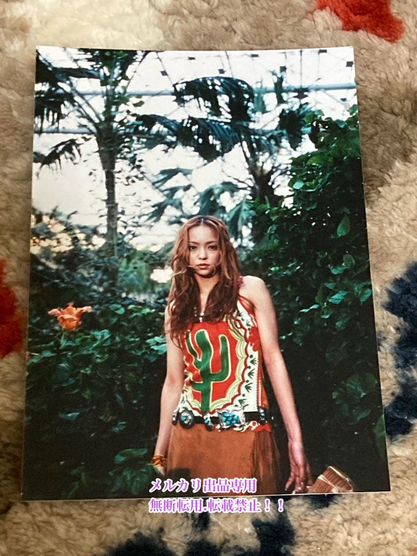 値下げ　超美品　超レア　安室奈美恵さん公式グッズ写真４枚＋ニュースペーパーセット