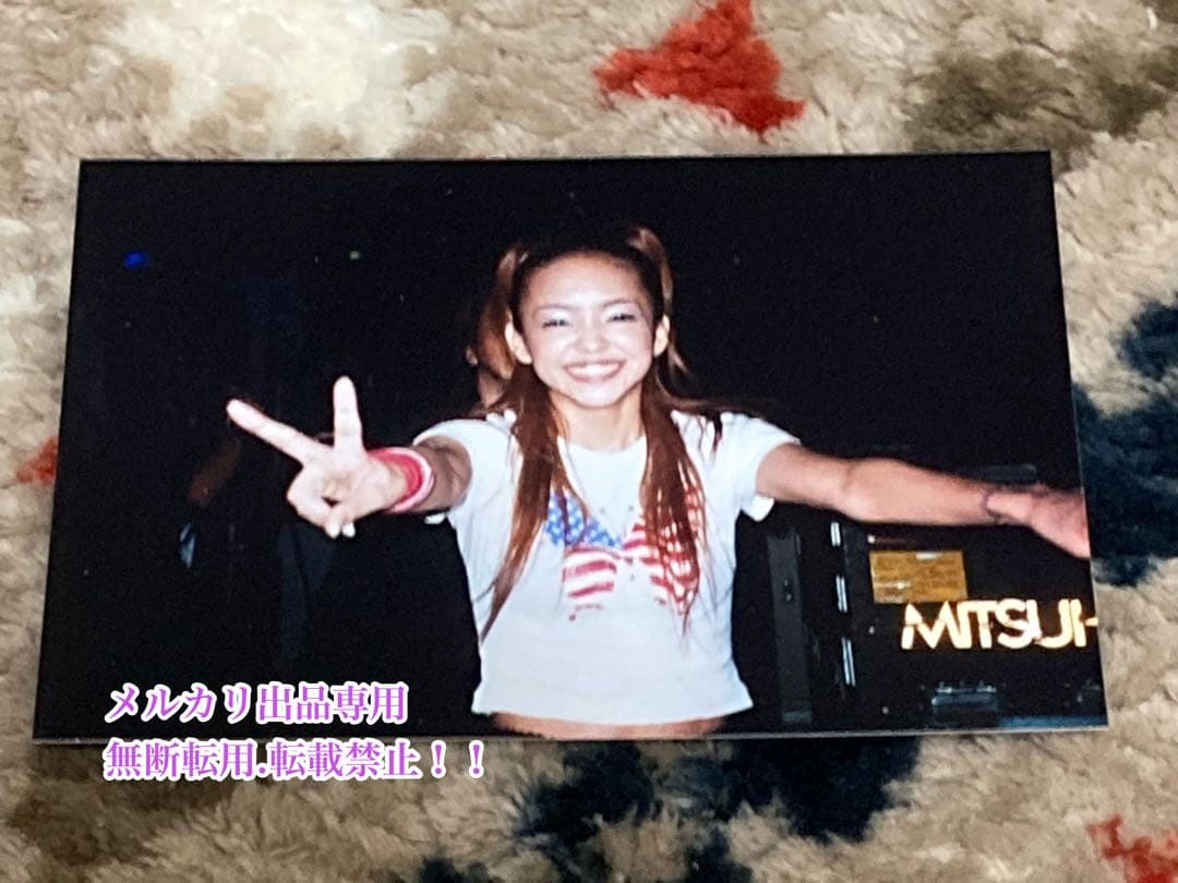 値下げ　超美品　超レア　安室奈美恵さん公式グッズ写真４枚＋ニュースペーパーセット