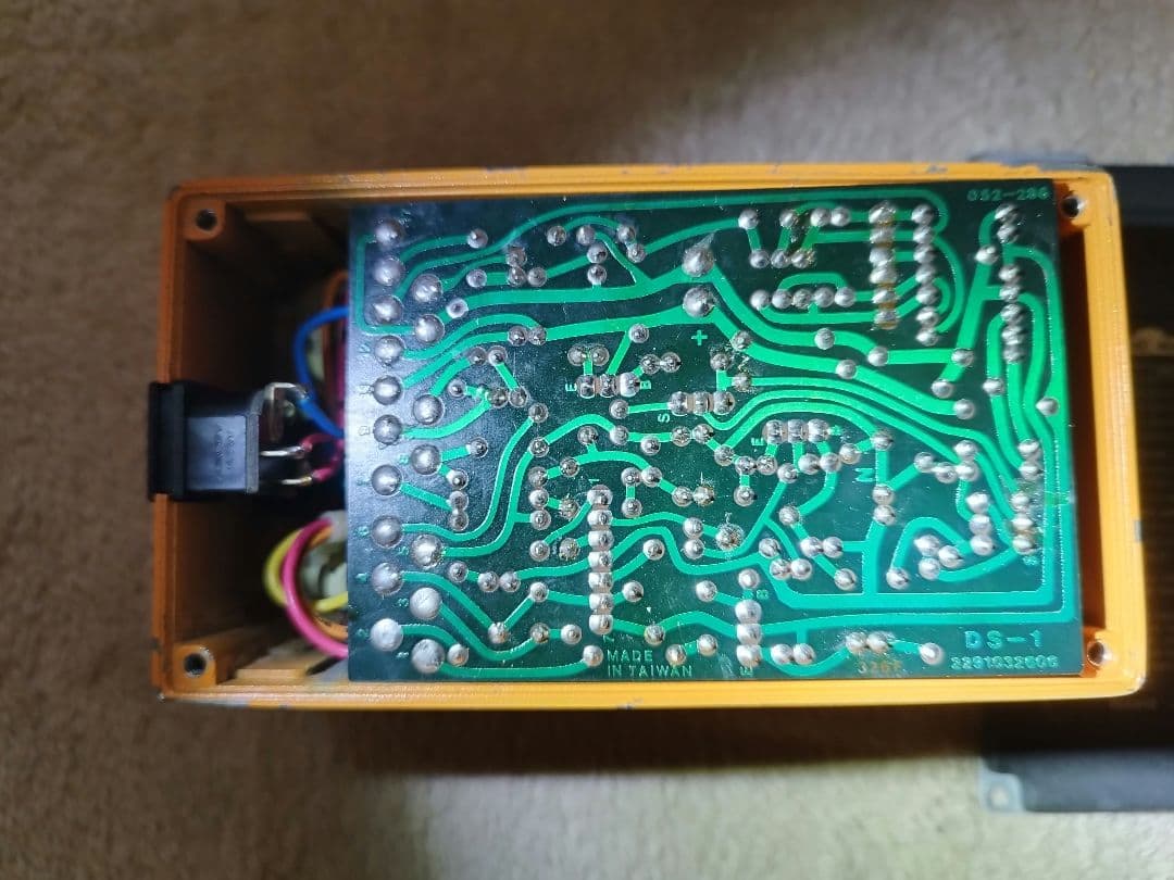 ギター BOSS DS-1