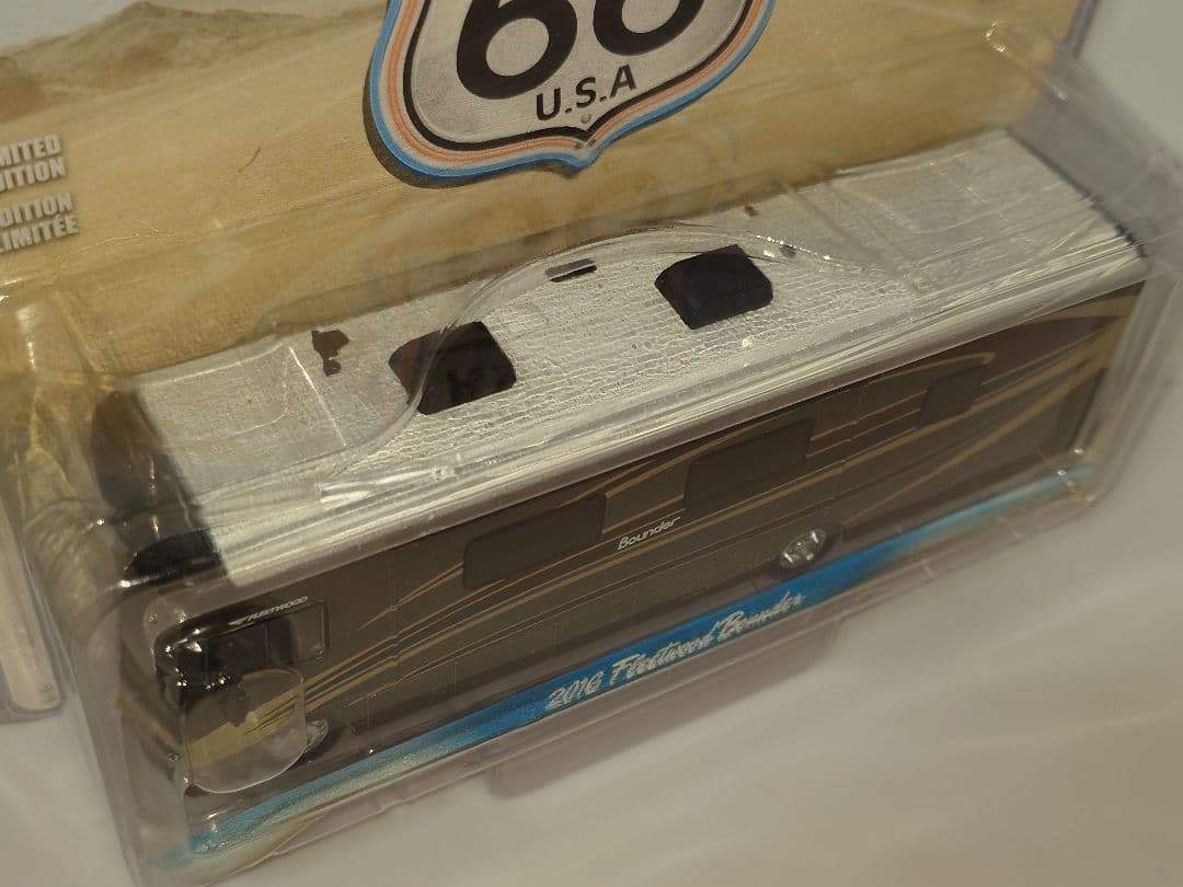 グリーンライト 2016 Fleetwood Bounder 1/64 ミニカー
