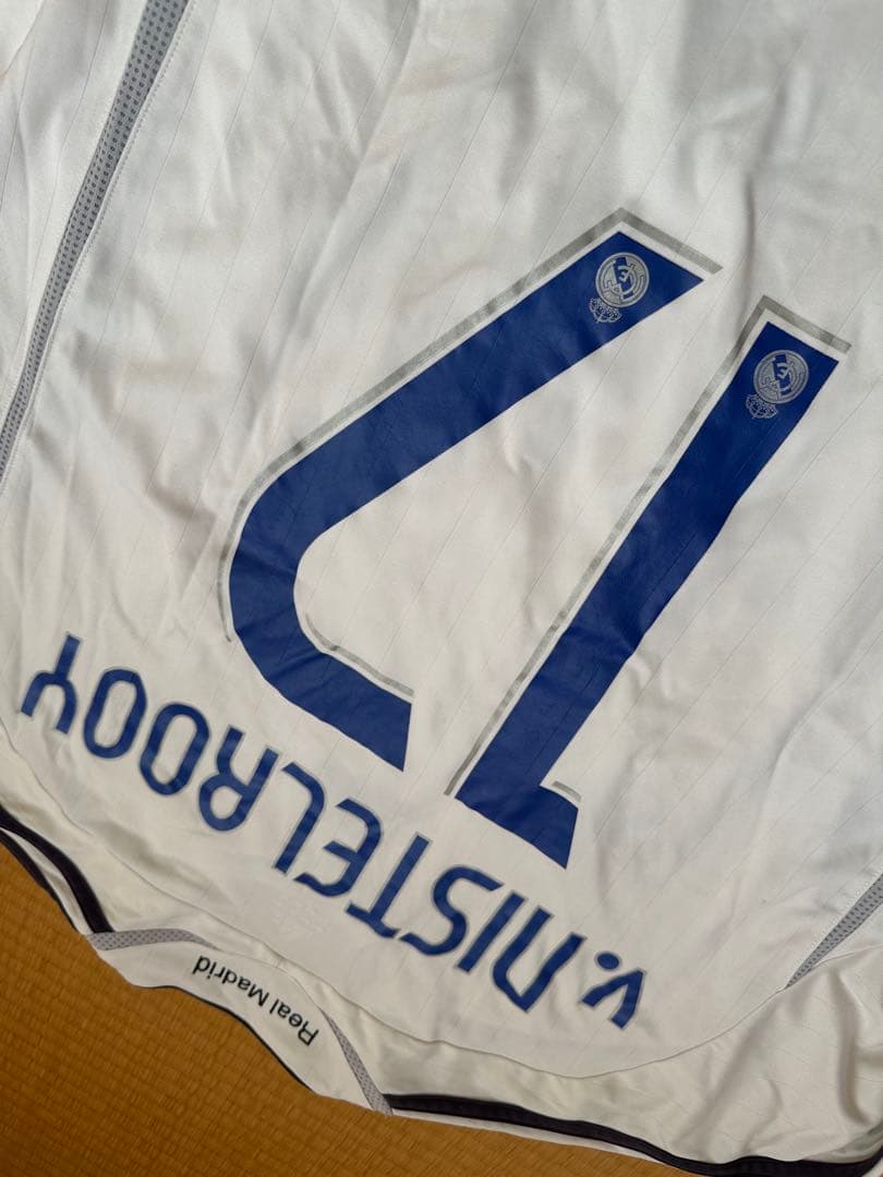 Real Madrid 17番レアルマドリード　オランダ代表ファンニステルローイ