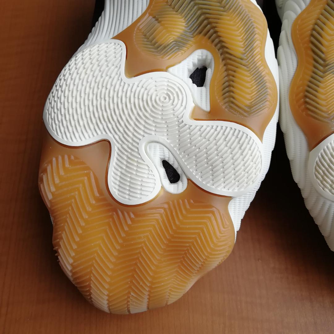 【新品】adidas　28.5cm　バスケットボールシューズ　トレイヤング3