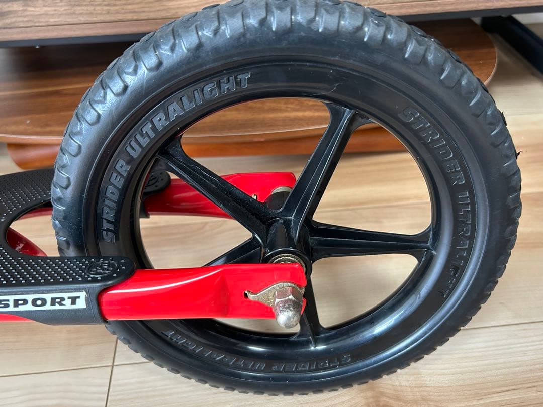 【正規品】STRIDER ストライダー スポーツモデル 12インチ 赤 レッド