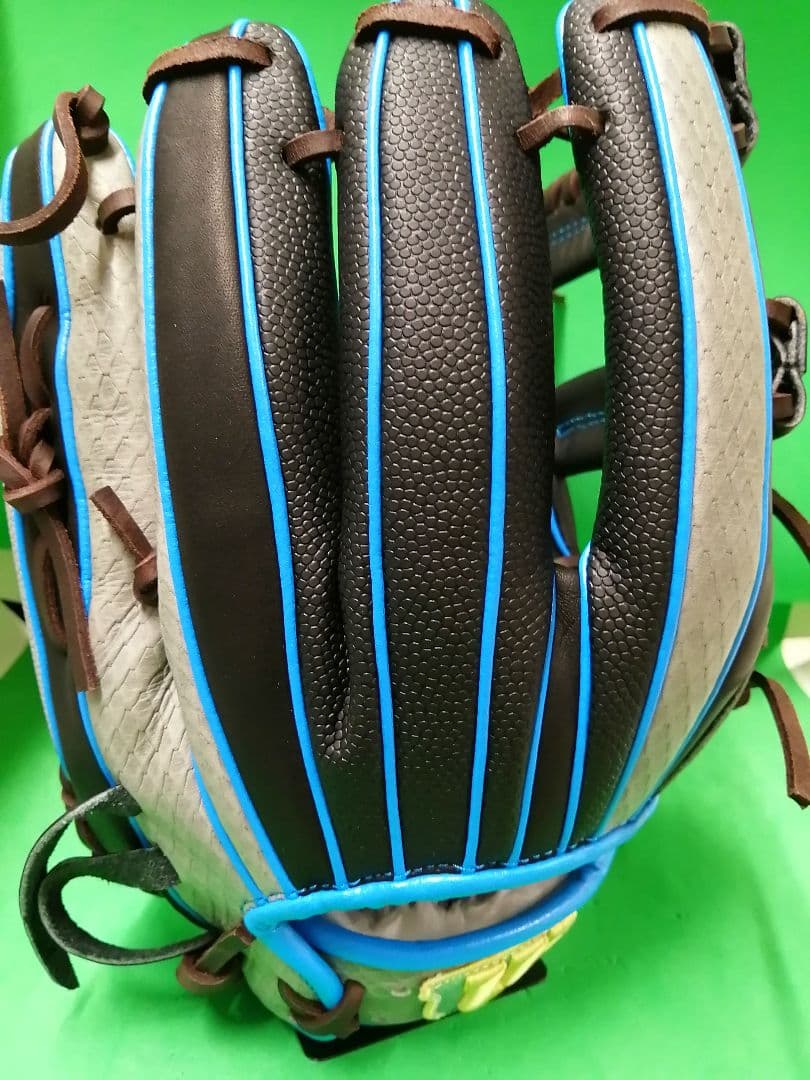 18.Wilsonワナビー軟式グラブ