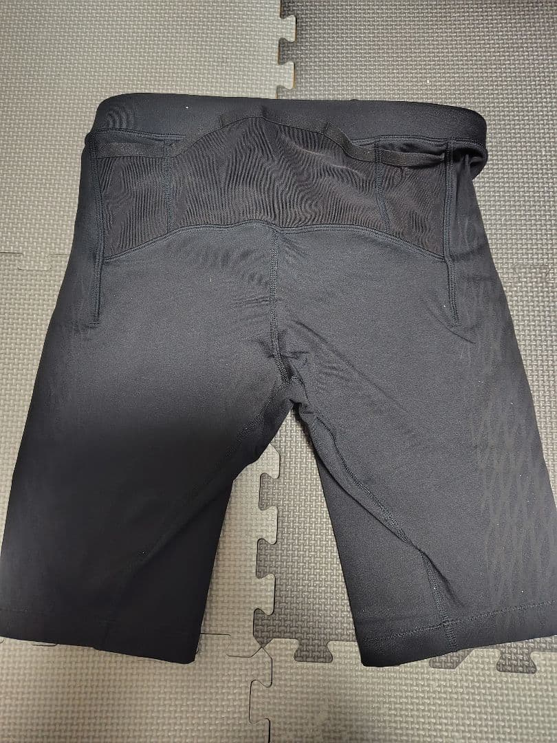 ASICS ブラックタイツ Mサイズ 2011D178