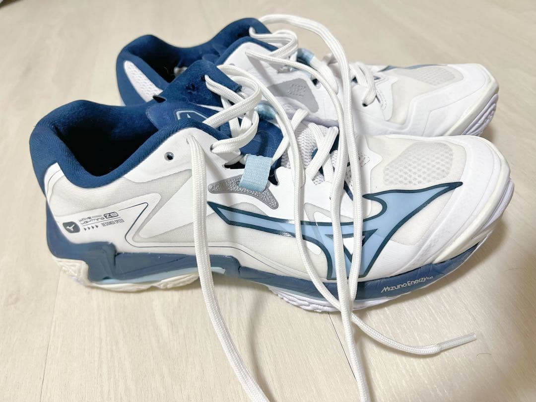 MIZUNO バレーシューズ　24cm2E