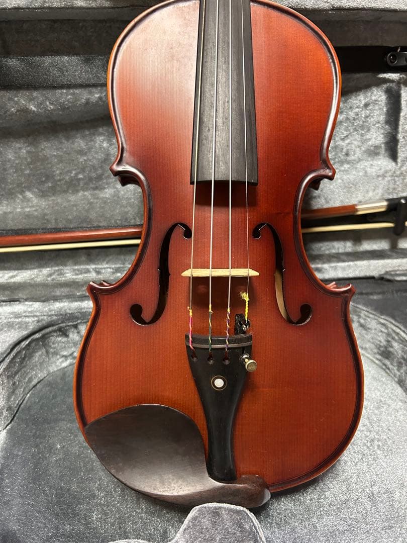 バイオリン　1/2分数楽器　木製弓 ハードケース　マツヤニ　肩当て　付き