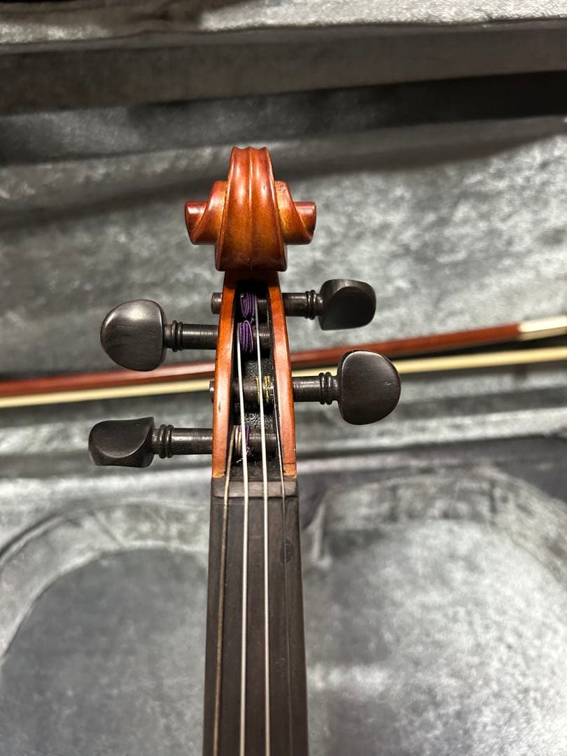 バイオリン　1/2分数楽器　木製弓 ハードケース　マツヤニ　肩当て　付き