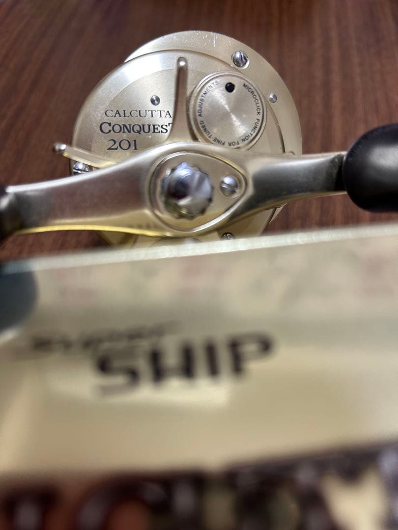 SHIMANO カルカッタコンクエスト201 左ハンドル　ベイトリール