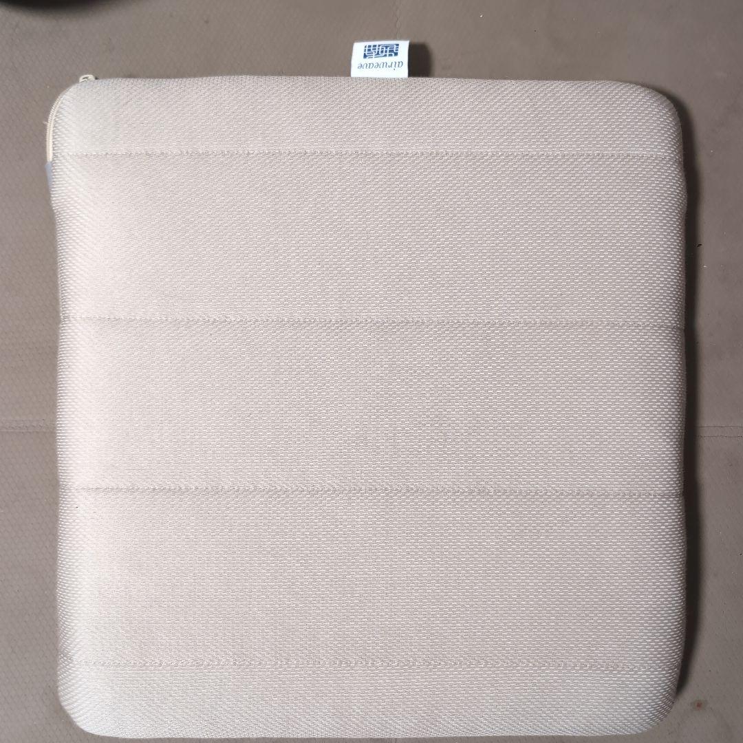 エアウィーブ　クッション ベージュ 約40cm x 40cm