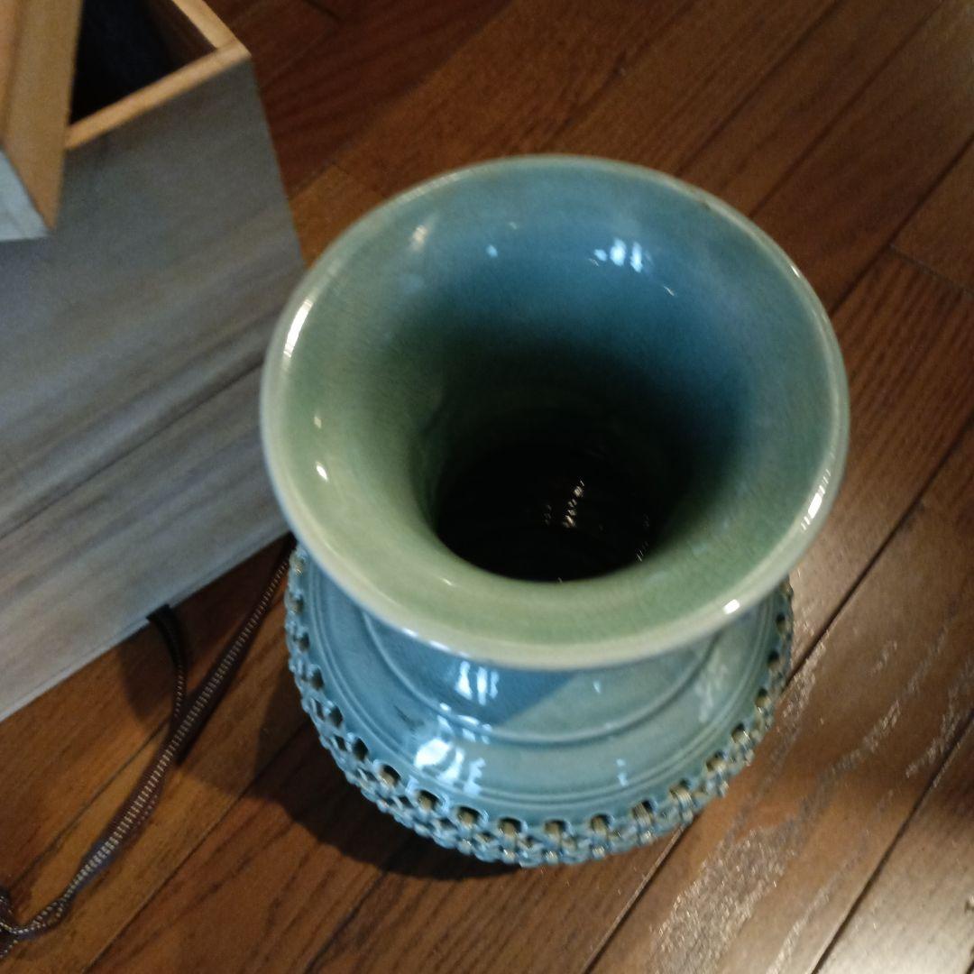 青磁芸元の編み目模様陶器花瓶