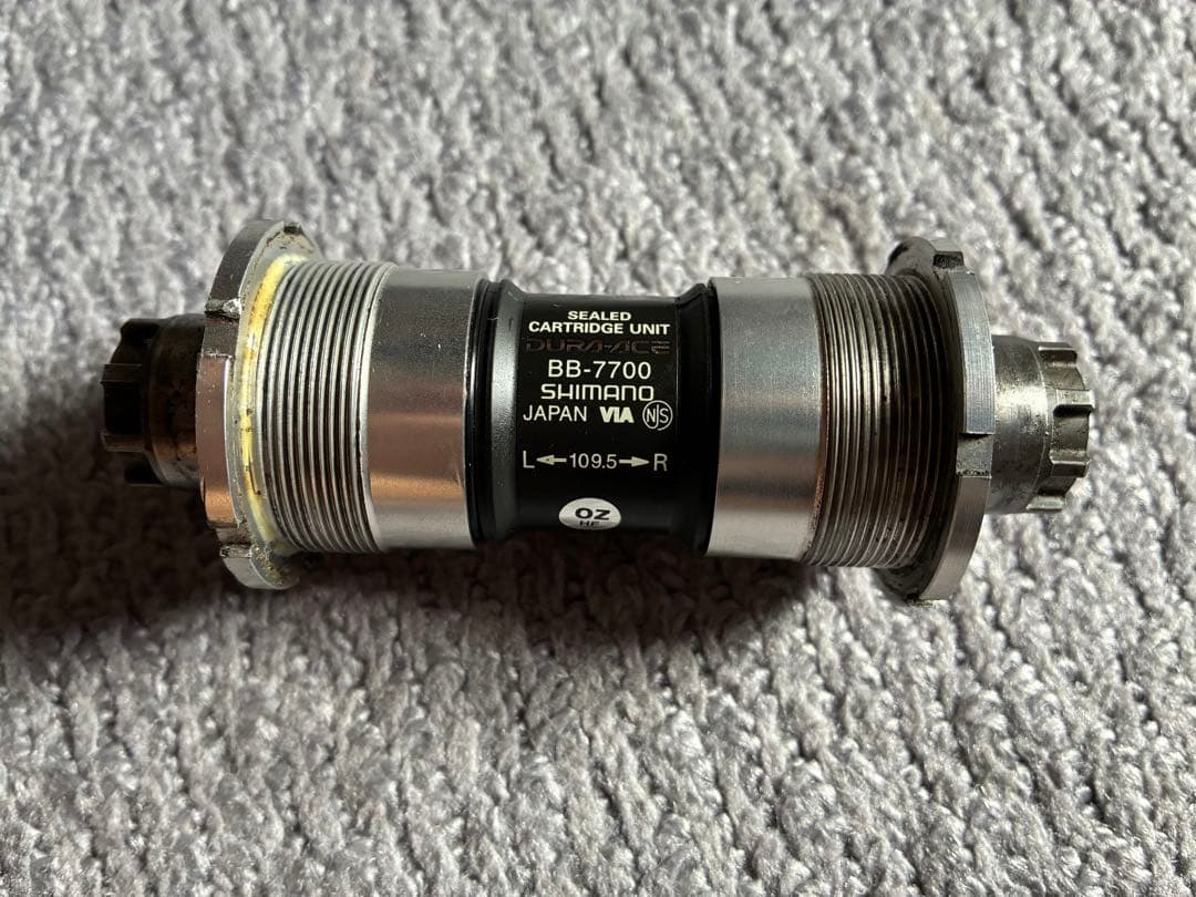 Shimano BB-7700 ボトムブラケット 109.5mm