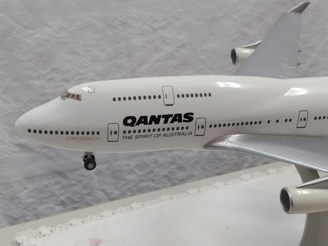 Hogan wings 1/200 カンタス航空B747-400 スナップキット