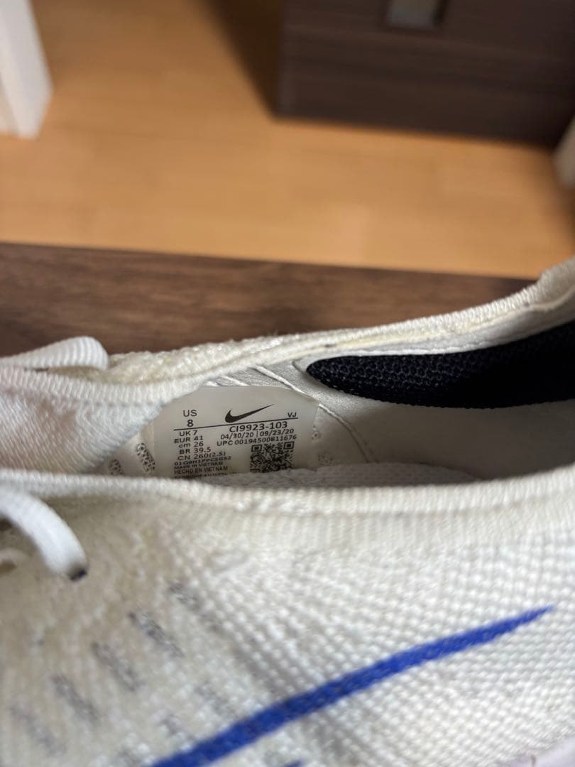 【傷あり】NIKE　エアズーム　テンポ ネクスト% 26.0cm