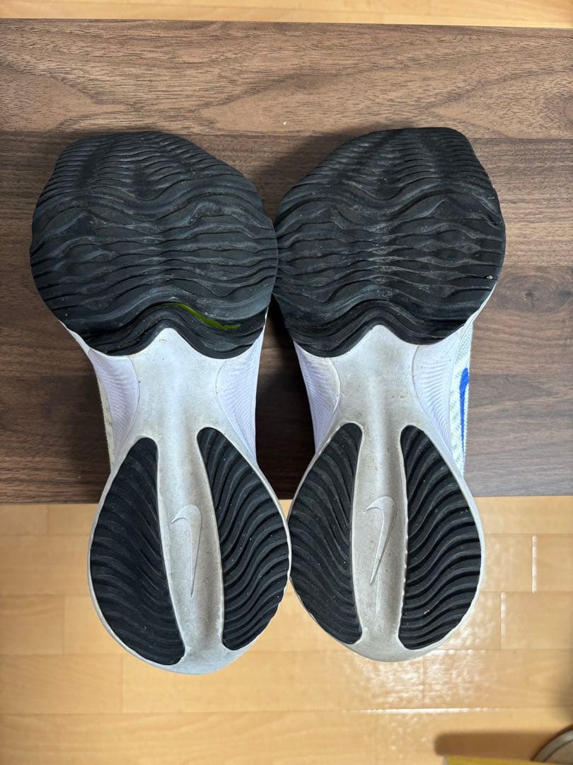【傷あり】NIKE　エアズーム　テンポ ネクスト% 26.0cm