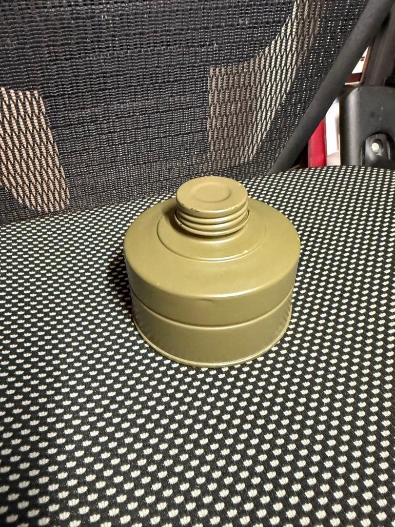 N*E様 チェコ軍　実物ガスマスク　吸収缶、バッグセット