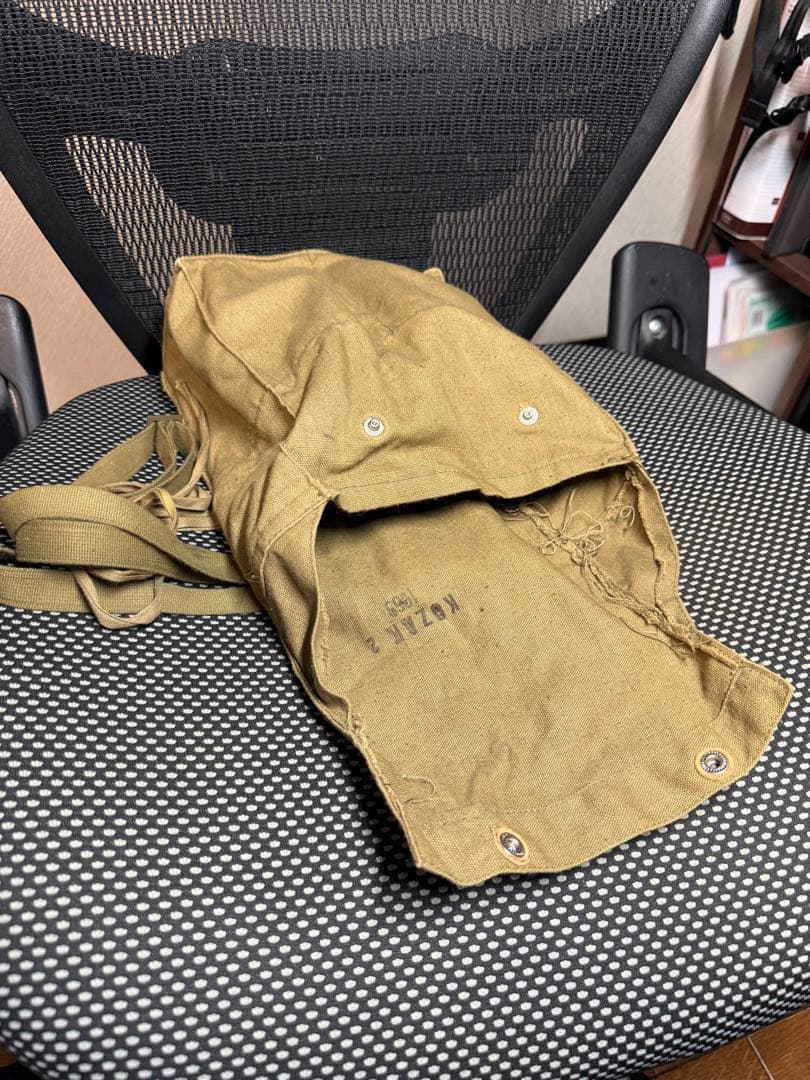 N*E様 チェコ軍　実物ガスマスク　吸収缶、バッグセット