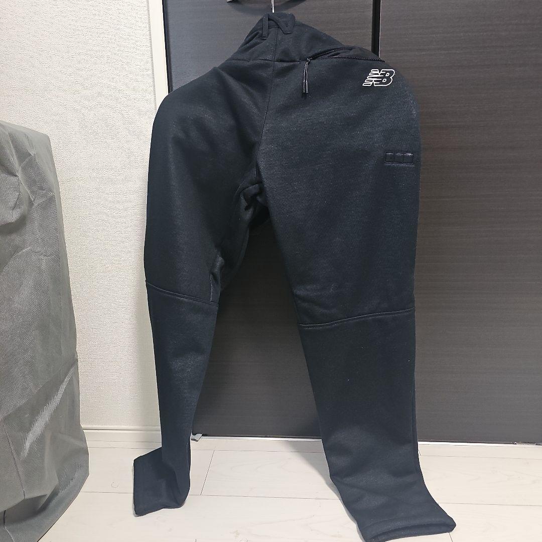 new balanceホワイト×ブラック フード付きジャケット上下セット