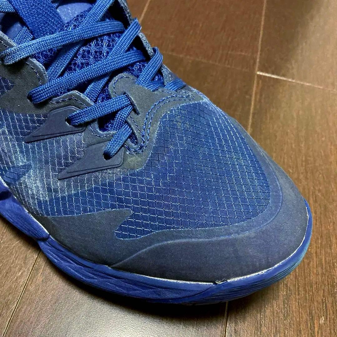 アンプレアルス　ロー２　27.5 アシックス　中古品