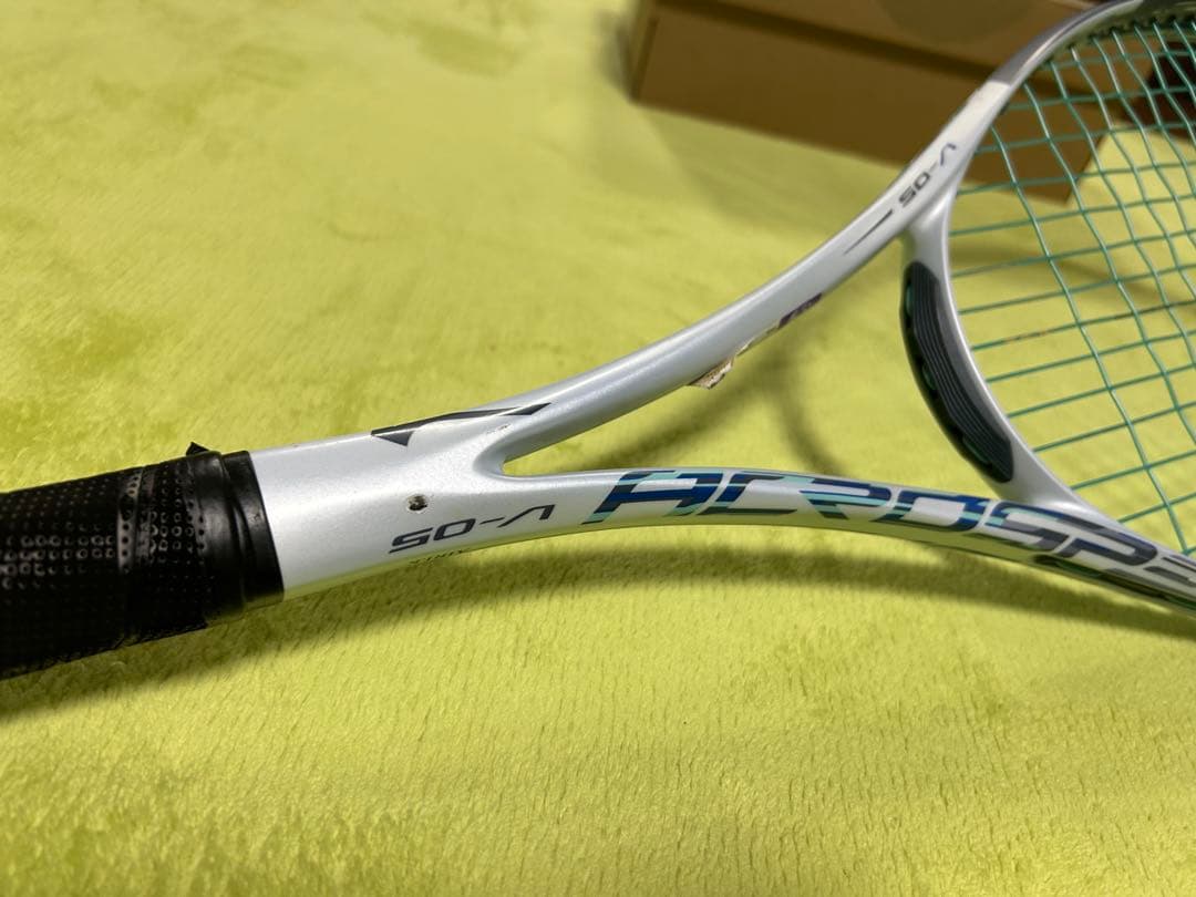 MIZUNO 軟式用前衛テニスラケットです。