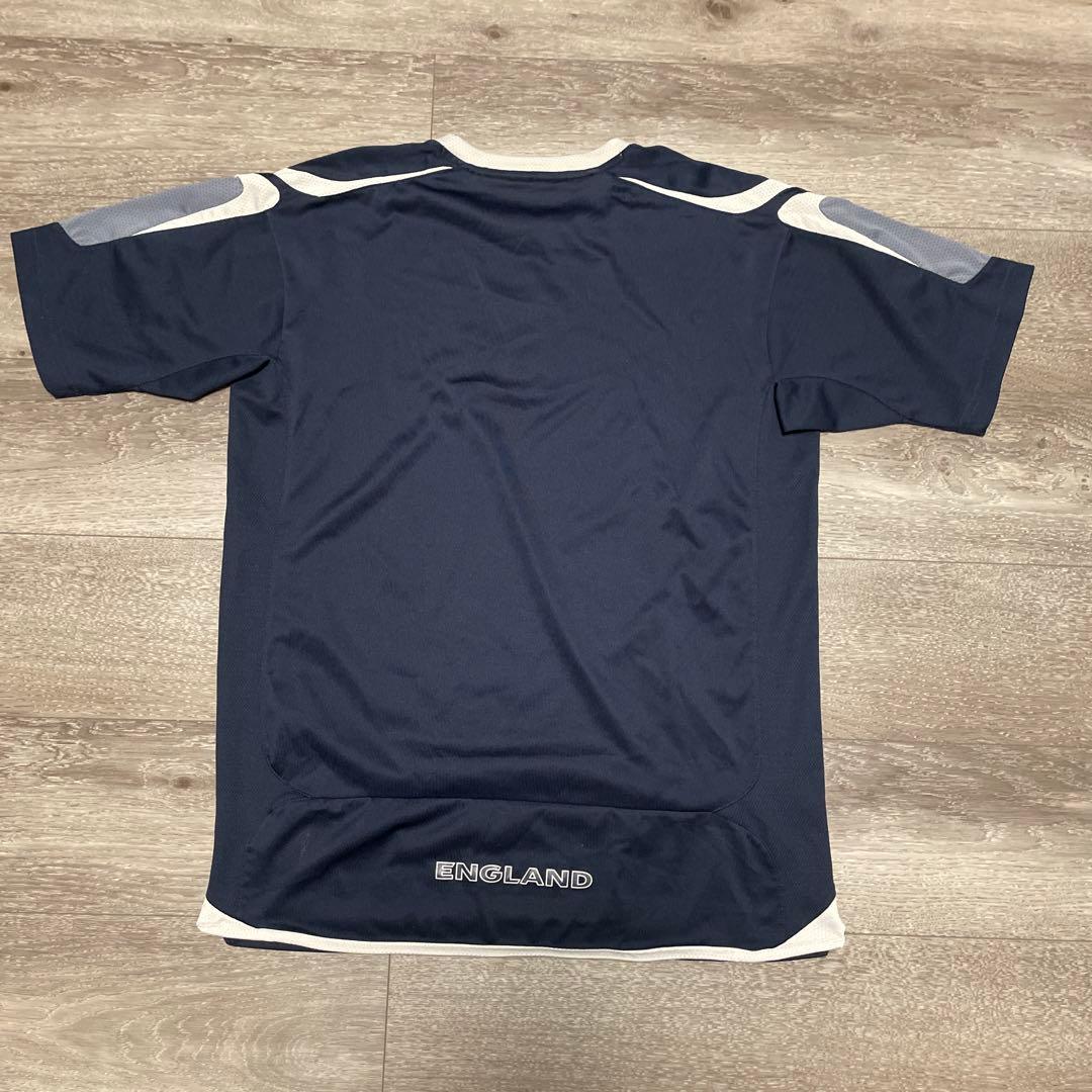 希少品 umbro サッカーイングランド代表エンブレム刺繍 プラクティス シャツ