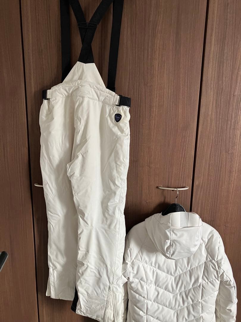 ARMANI スノーウエア　白　上下セット　セール