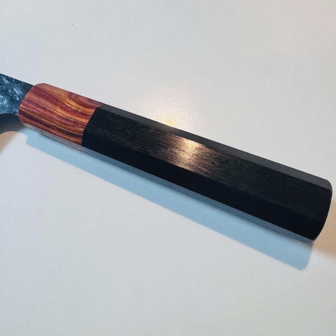 ダマスカス 和牛刀 210mm 槌目 黒仕上げ 黒檀八角柄 シェフナイフ