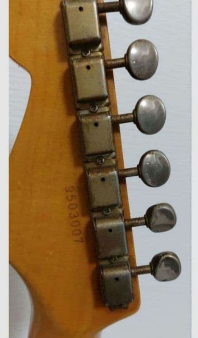 Fender Stratocaster サンバースト　エレキギター