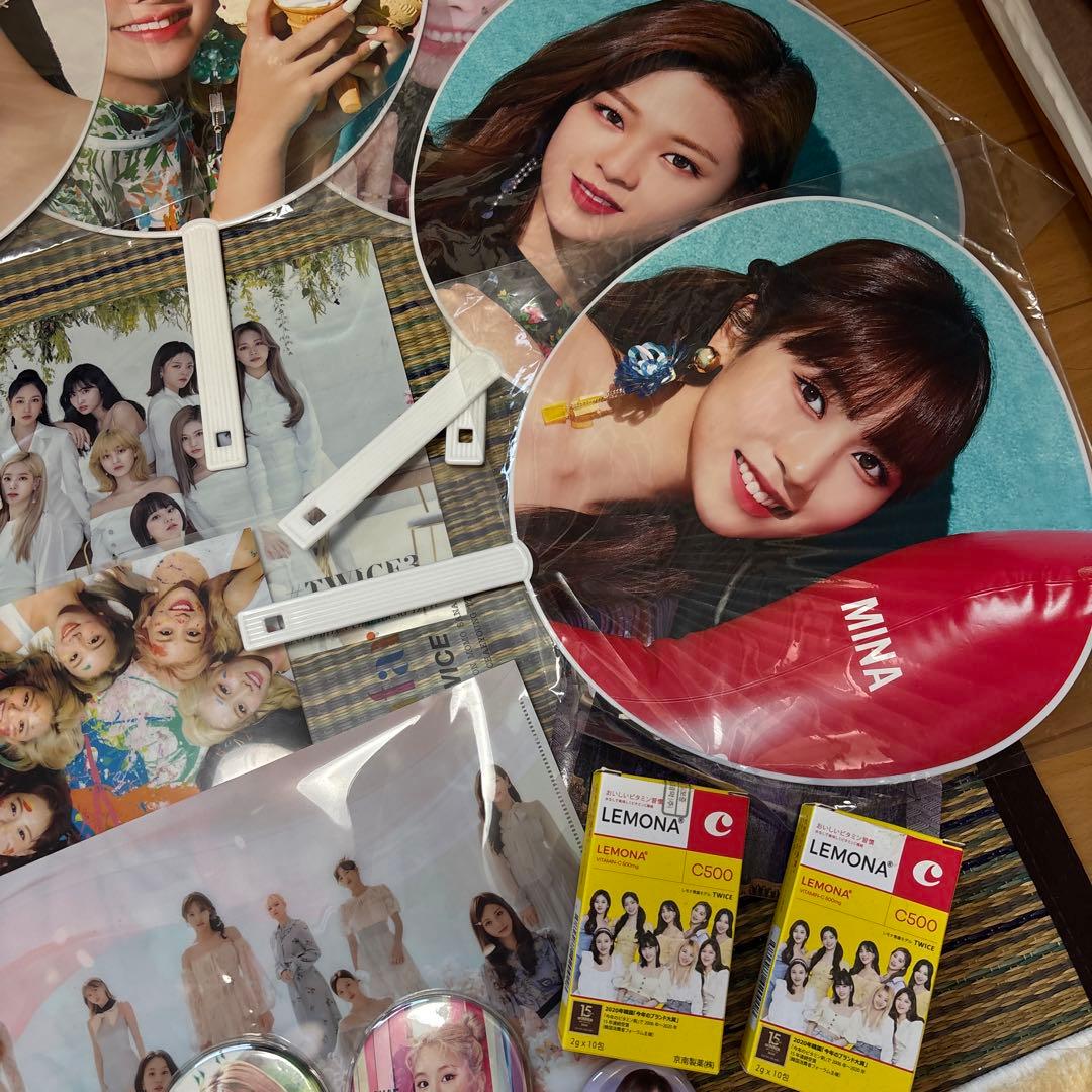 TWICE うちわ・フォトカード・ポスターセットなどなど