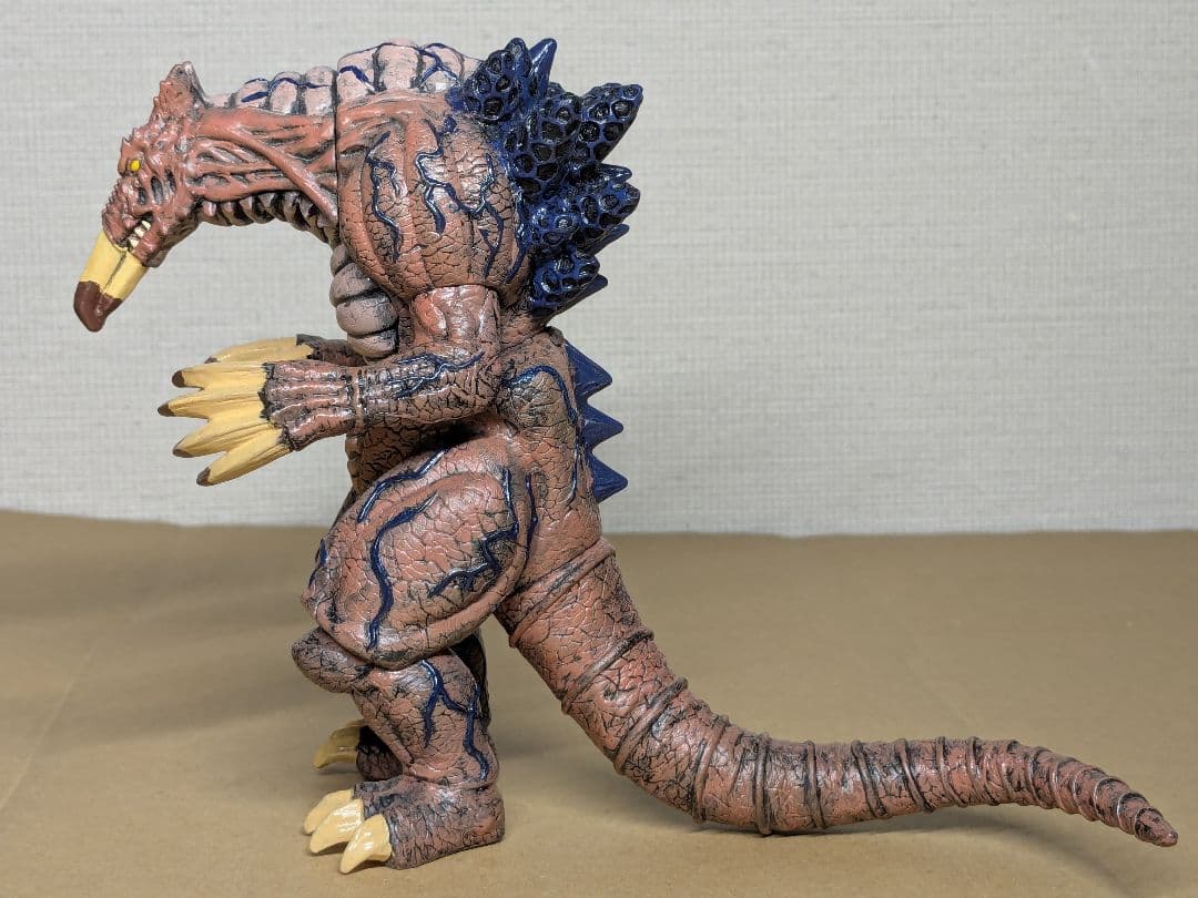 ウルトラマンネクサス ガルベロス＆ノスフェル ソフビ 塗装版