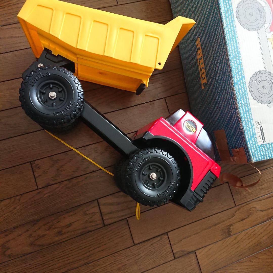 トンカ Tonka 赤いダンプカーと黄色い荷台