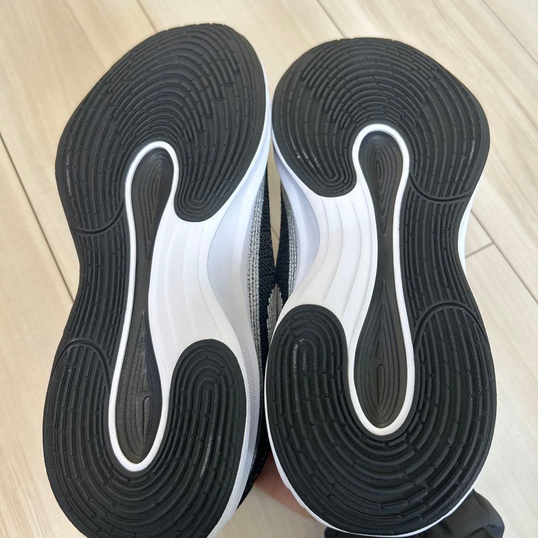 Nike ブラック/ホワイト スニーカー
