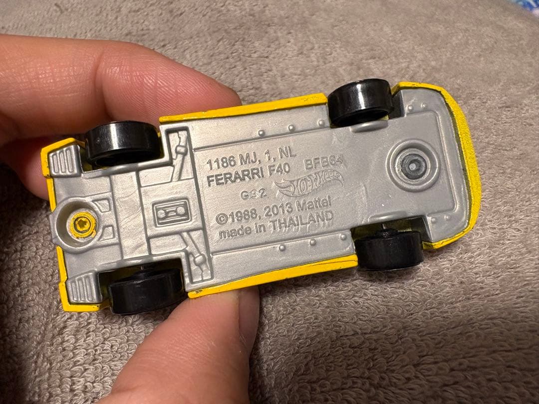 1/64 ホットウィール　フェラーリ F40 Ferrari hotwheels