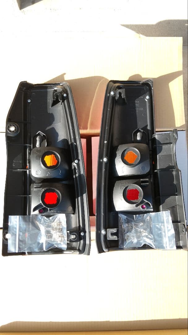 JB23W用ジムニー純正テールランプ